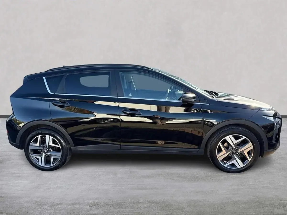 Usado Hyundai Bayon Premium 100 HP (73 kW) 2023 Preto SUV