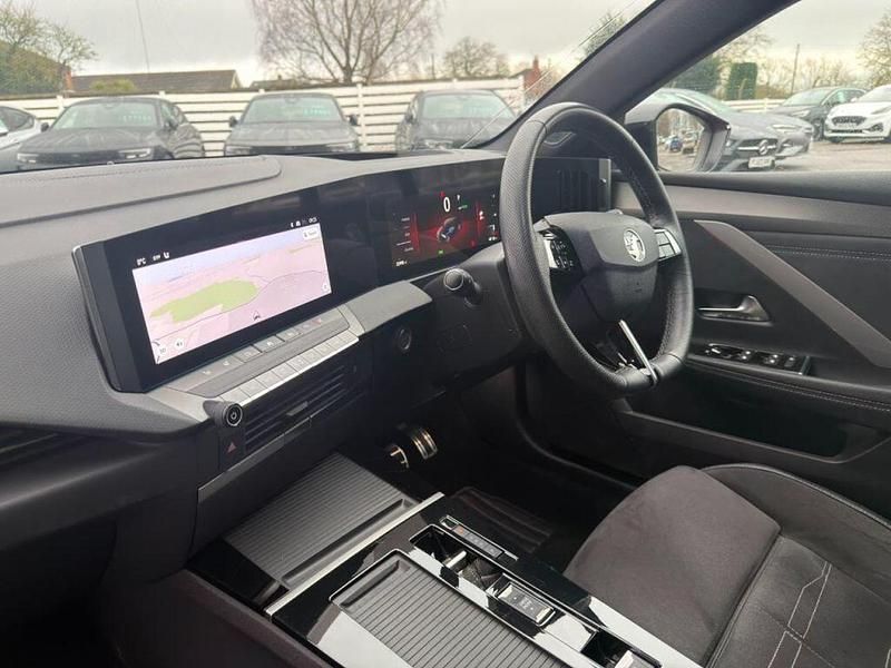 Used Vauxhall Astra Ultimate 114 kW (156 HP) 2024 Red Estate