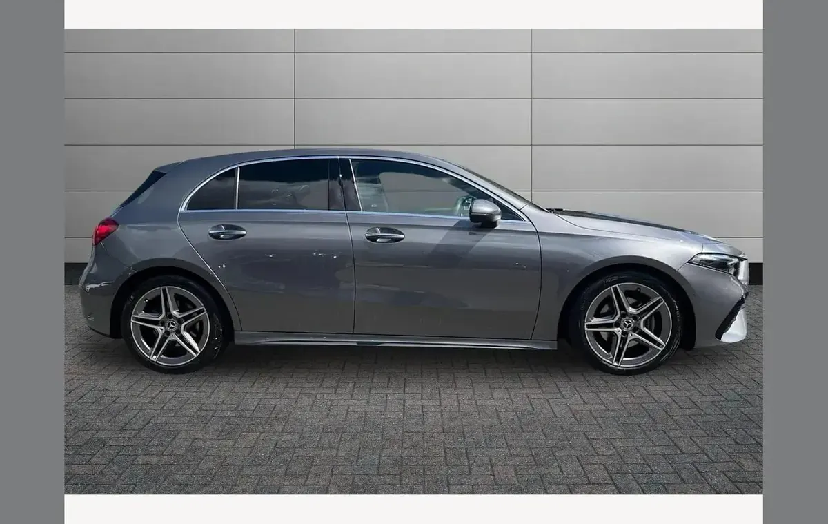 Begagnad Mercedes A200 Executive 161 HK (118 kW) 2024 Grå Halvkombi