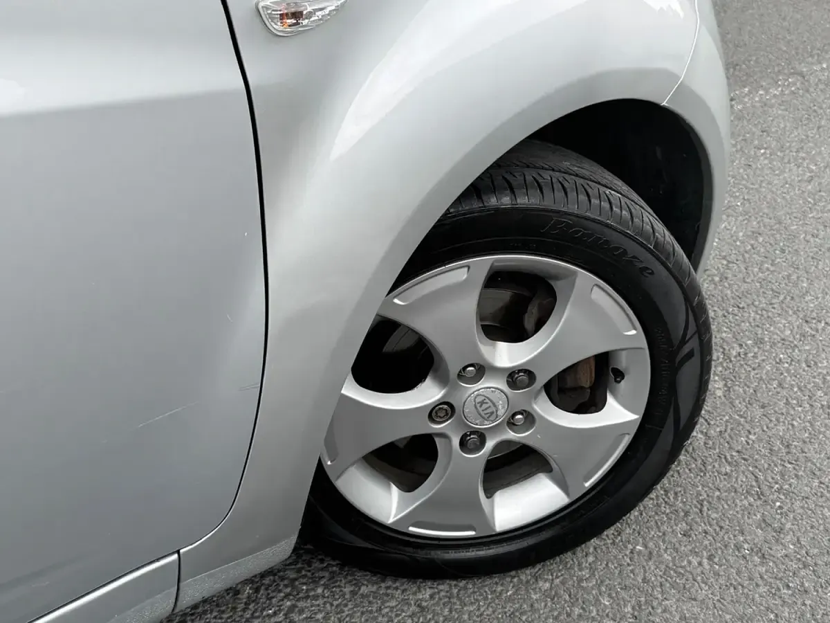 Used Kia Venga 123 HP (90 kW) 2010 Silver Hatchback
