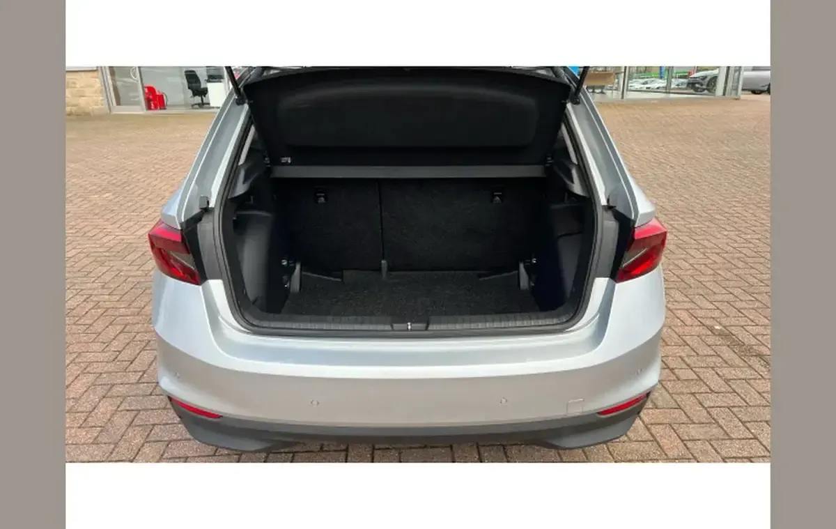Usado Skoda Fabia Colour Edition 110 HP (80 kW) 2023 Prateado Citadino