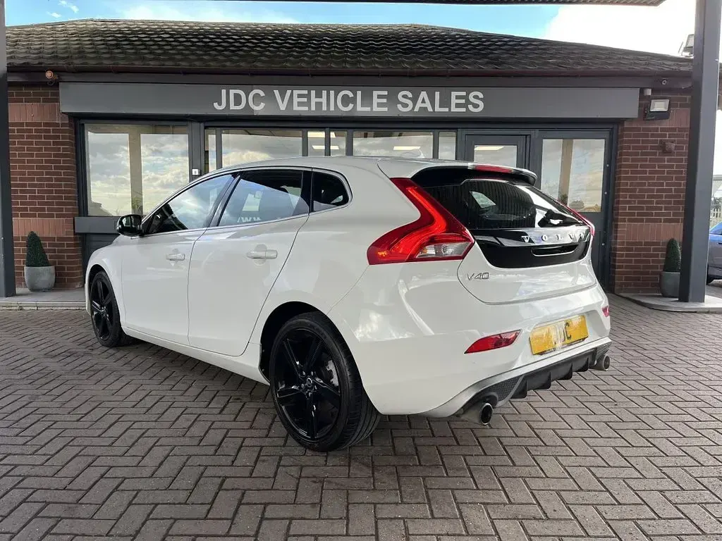 Used Volvo V40 R-Design 150 HP (110 kW) 2014 White Estate