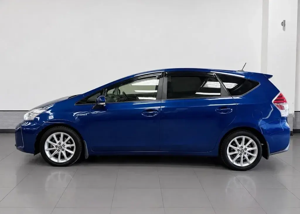 Used Toyota Prius+ 136 HP (100 kW) 2015 Blue MPV