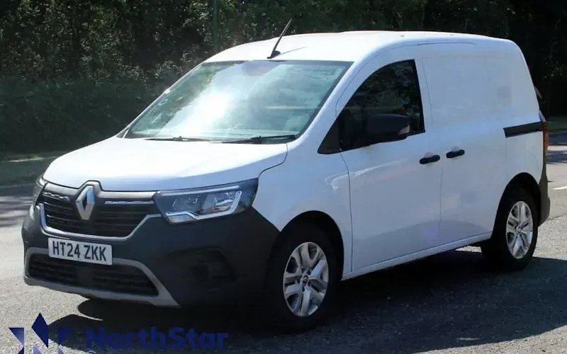 Begagnad Renault Kangoo 95 HK (69 kW) 2023 Minibuss
