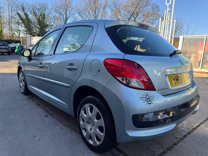 Used Peugeot 207 Active 92 HP (67 kW) 2011 Blue Hatchback
