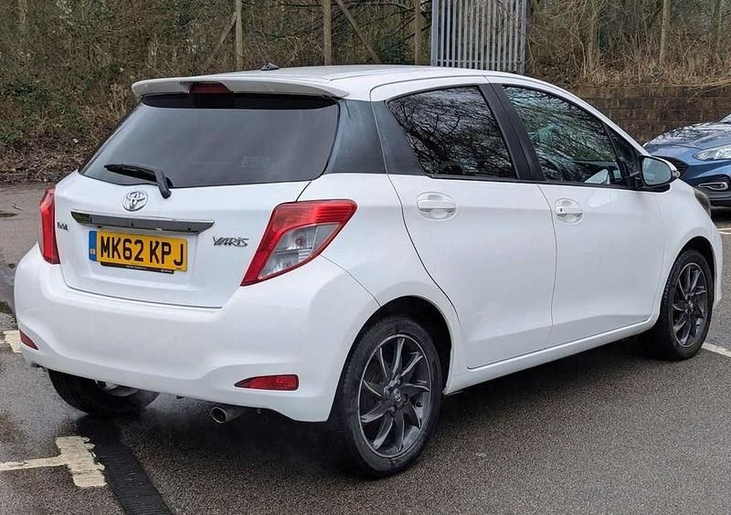 Used Toyota Yaris Trend 99 HP (72 kW) 2012 White Hatchback