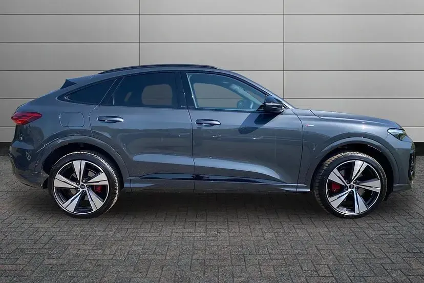 Used Audi Q5 Sportback Advanced 201 HP (147 kW) 2025 Volcano grey SUV