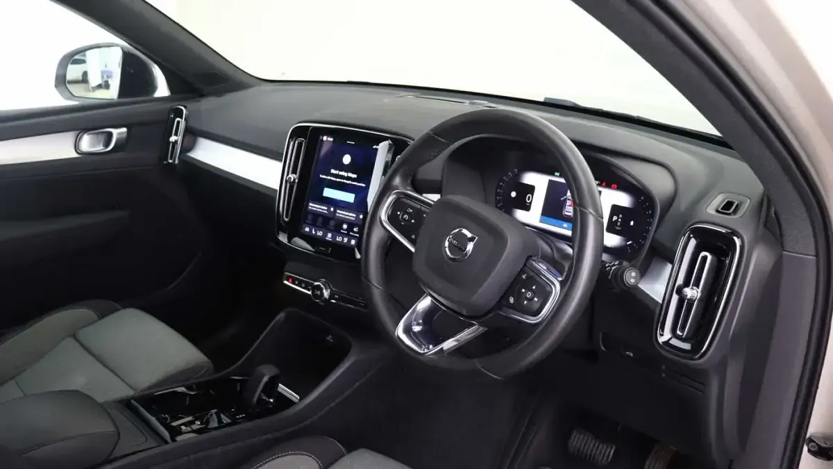 Used Volvo XC40 Plus 161 HP (118 kW) 2023 SUV