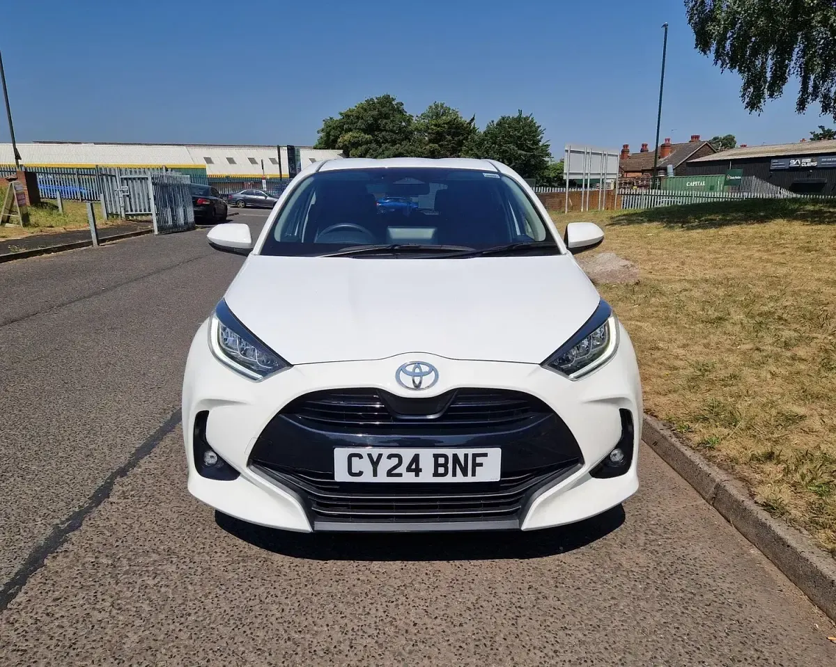 Used Toyota Yaris Design 2024 White Hatchback