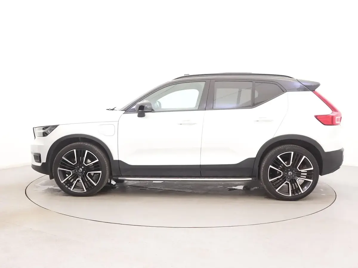Used Volvo XC40 R-Design Pro 2022 White SUV