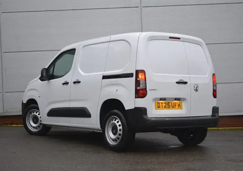 Ny Vauxhall Combo S 2025 Vit Minibuss