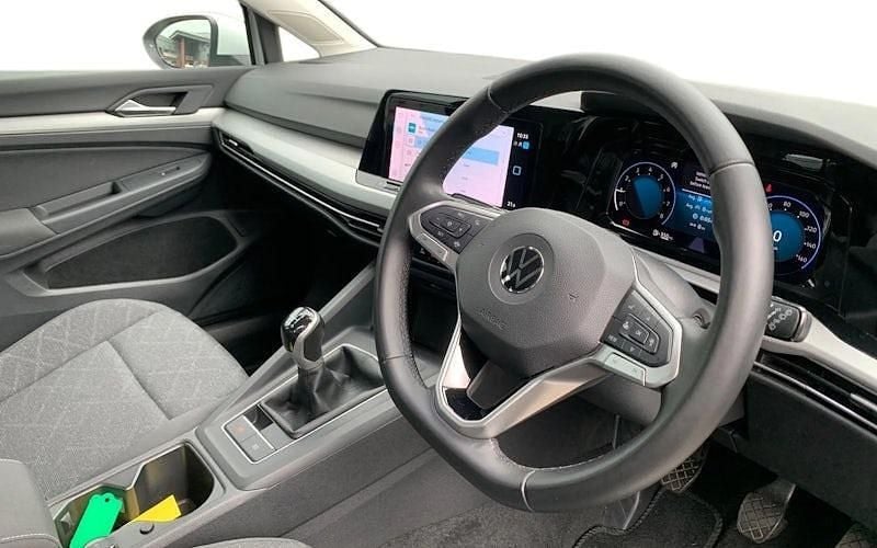 Second-hand VW Golf VIII Life 110 CP (80 kW) 2024 Hatchback