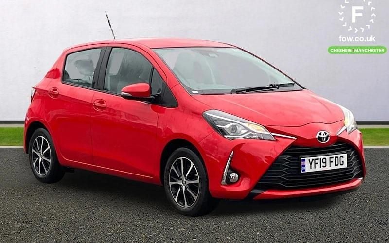 Used Toyota Yaris 111 HP (81 kW) 2019 Red Hatchback