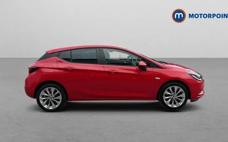 Used Vauxhall Astra 105 HP (77 kW) 2019 Red Hatchback