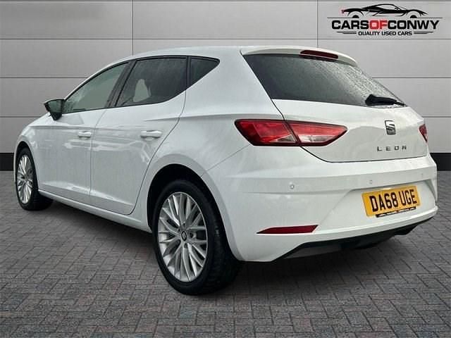 Used Seat Leon SE Dynamic 115 HP (84 kW) 2019 White Hatchback