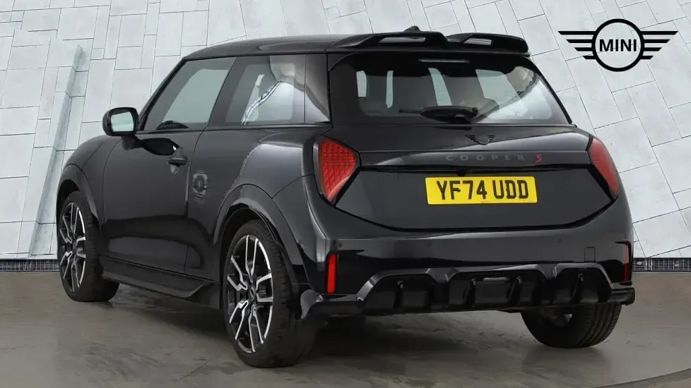 Used Mini Cooper S Hatch 201 HP (147 kW) 2024 Black Hatchback