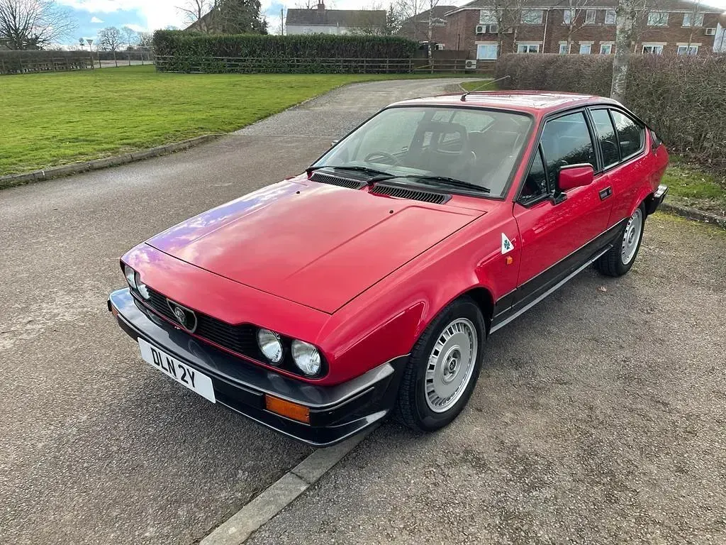 Used Alfa Romeo GTV 130 HP (95 kW) 1983 Red Coupe