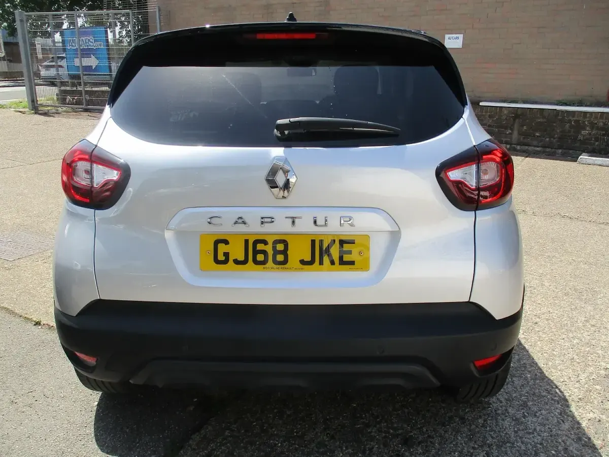 Used Renault Captur Iconic 90 HP (66 kW) 2018 Silver SUV