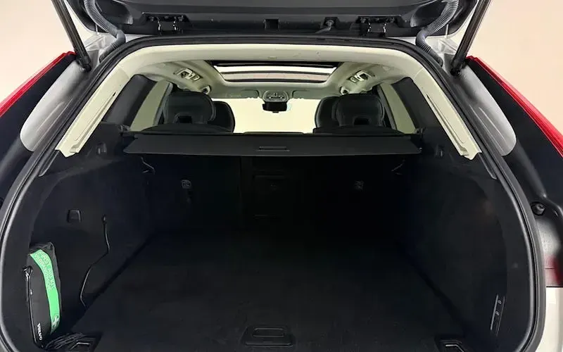 Used Volvo XC60 Inscription 455 HP (334 kW) 2022 Silver SUV