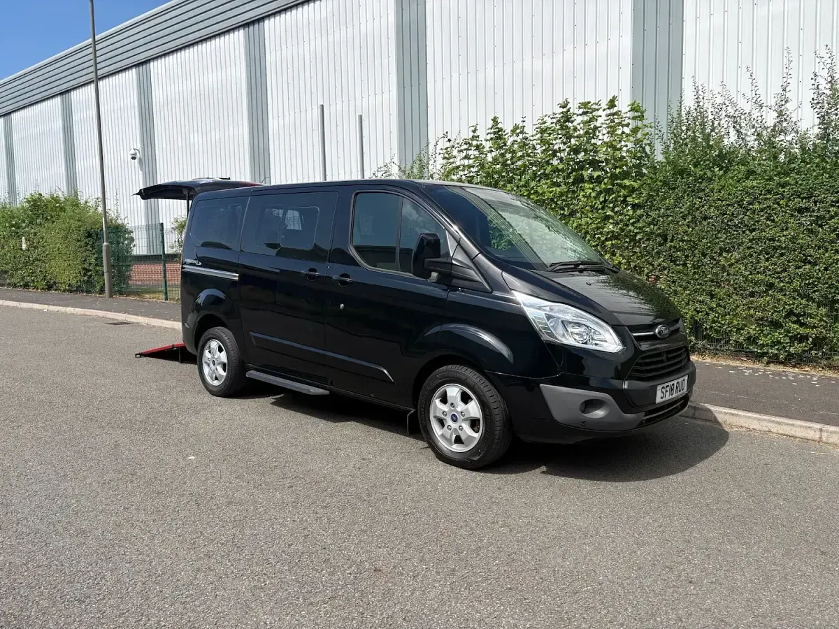 Used Ford Tourneo Custom Titanium 130 HP (95 kW) 2018 Black Van