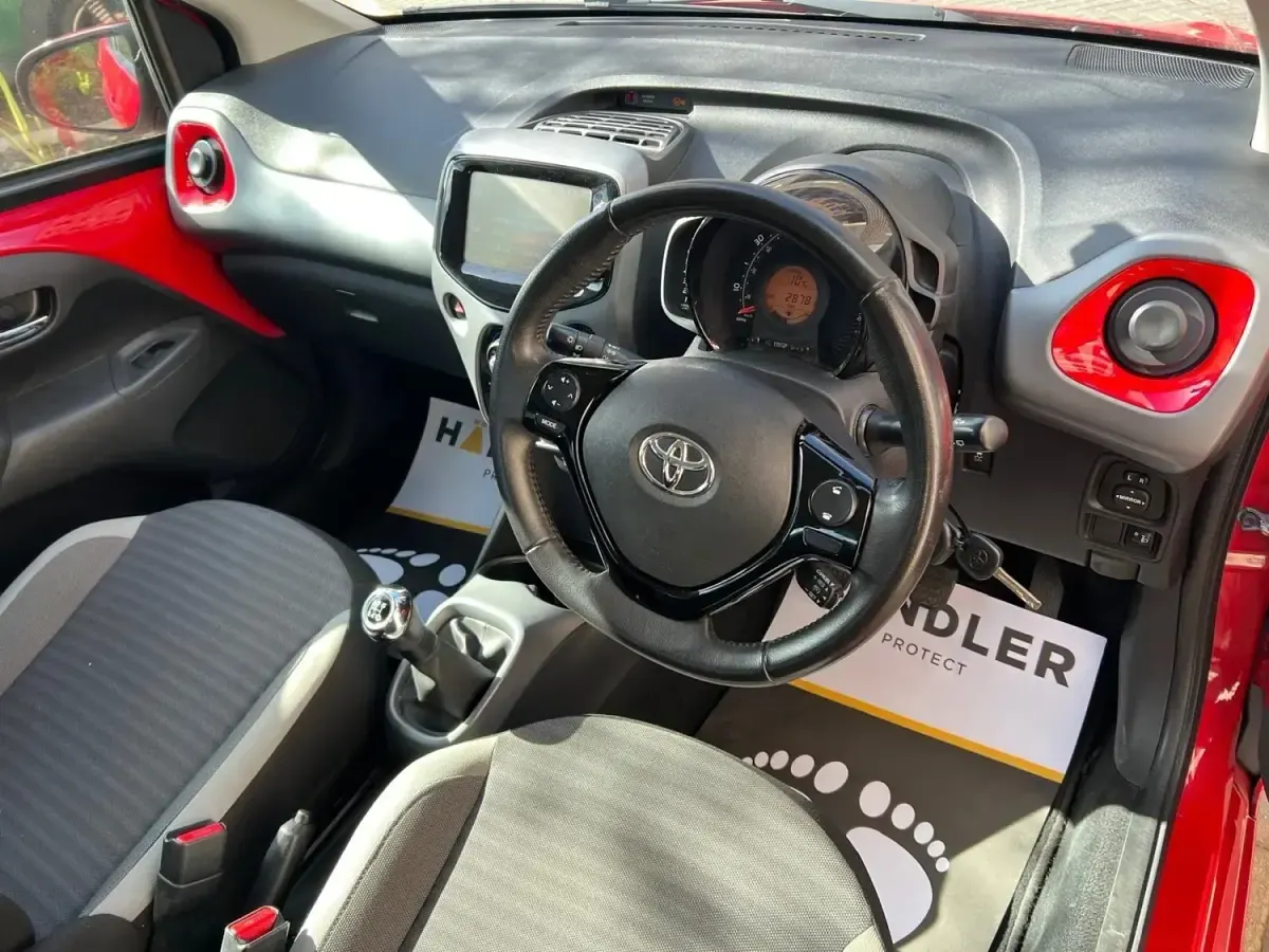 Usado Toyota Aygo X-play 2018 Vermelho Citadino