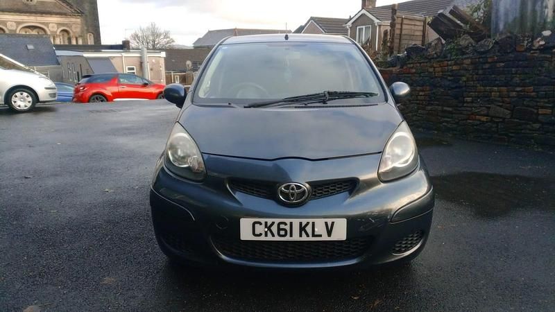 Used Toyota Aygo 67 HP (49 kW) 2011 Grey Hatchback