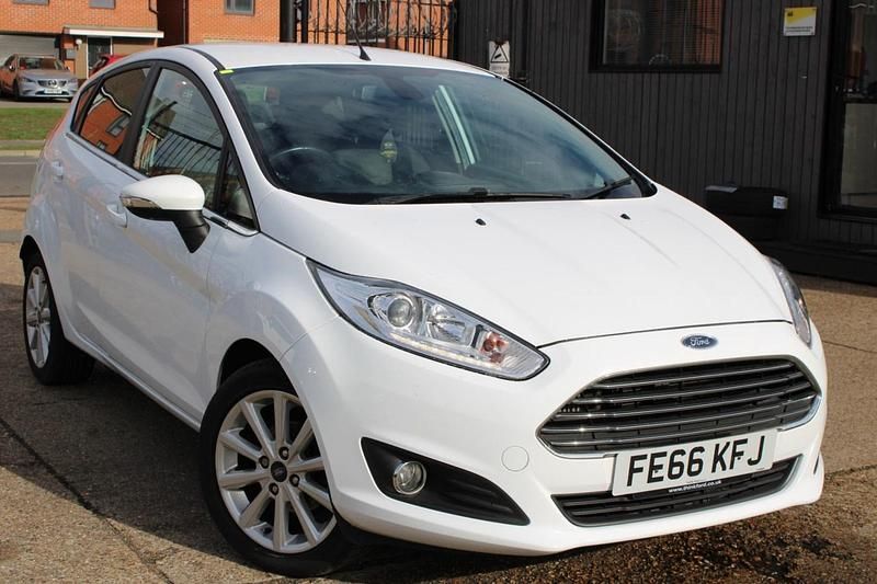 White Used 2016 Ford Fiesta Titanium Hatchback | £5,420 (Good price) - Image 1/4