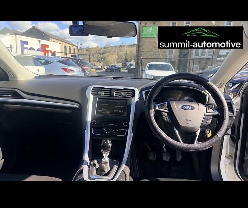 Usado Ford Mondeo Zetec 2015 Branco Carrinha