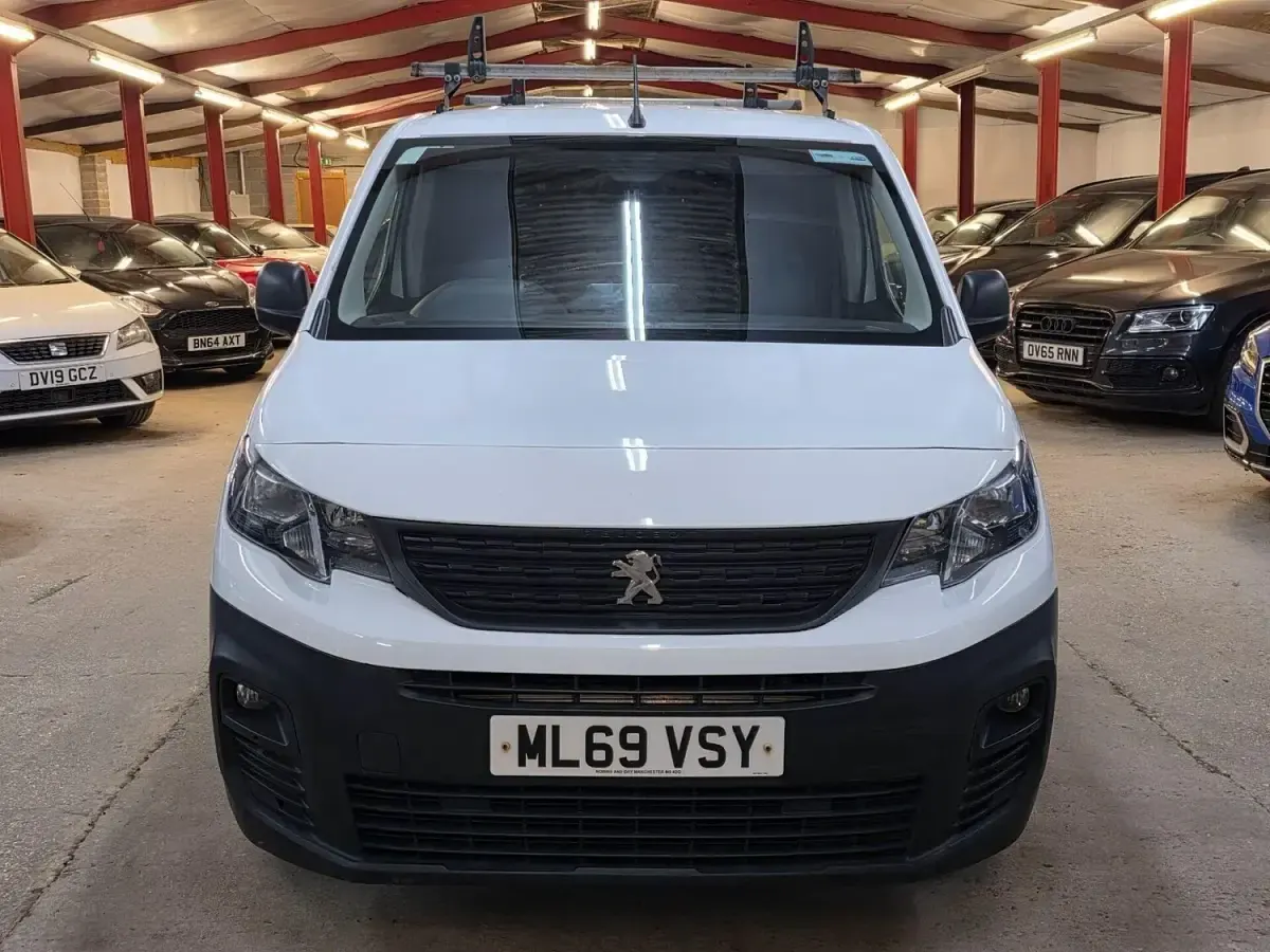 Used Peugeot Partner 2019 White MPV