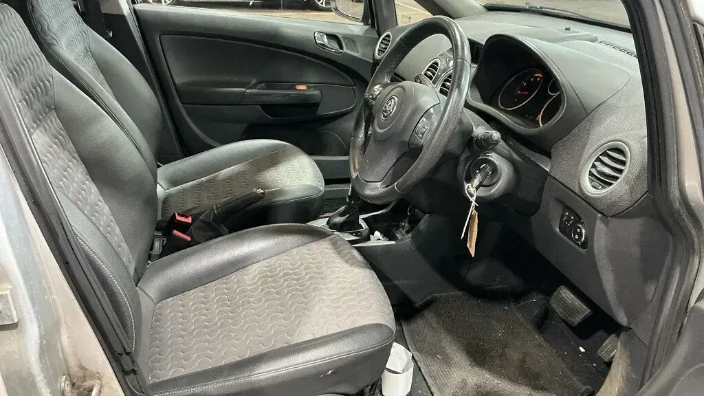 Used Vauxhall Corsa 90 HP (66 kW) 2011 Silver Hatchback