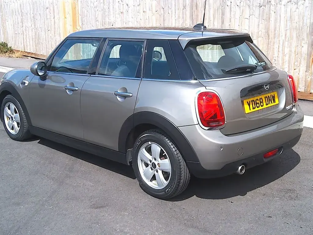 Used Mini Cooper Classic 136 HP (100 kW) 2019 Silver Hatchback