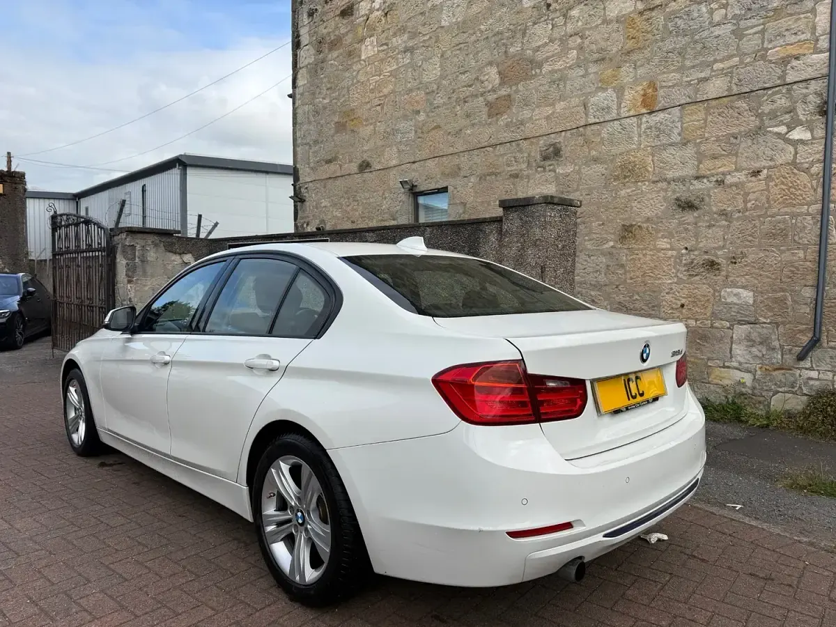 Used BMW 318 Sport Line 143 HP (105 kW) 2014 White Sedan