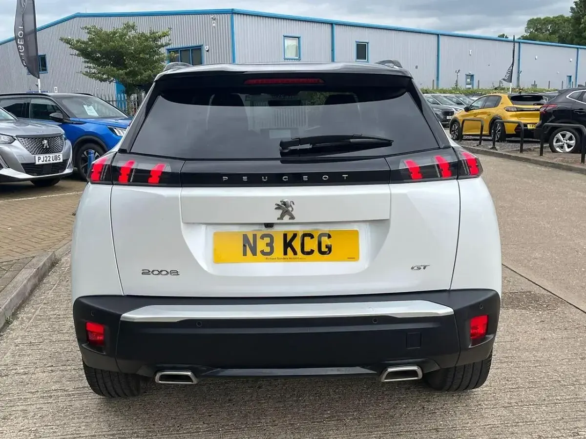 Used Peugeot 2008 Premium 129 HP (94 kW) 2021 White SUV