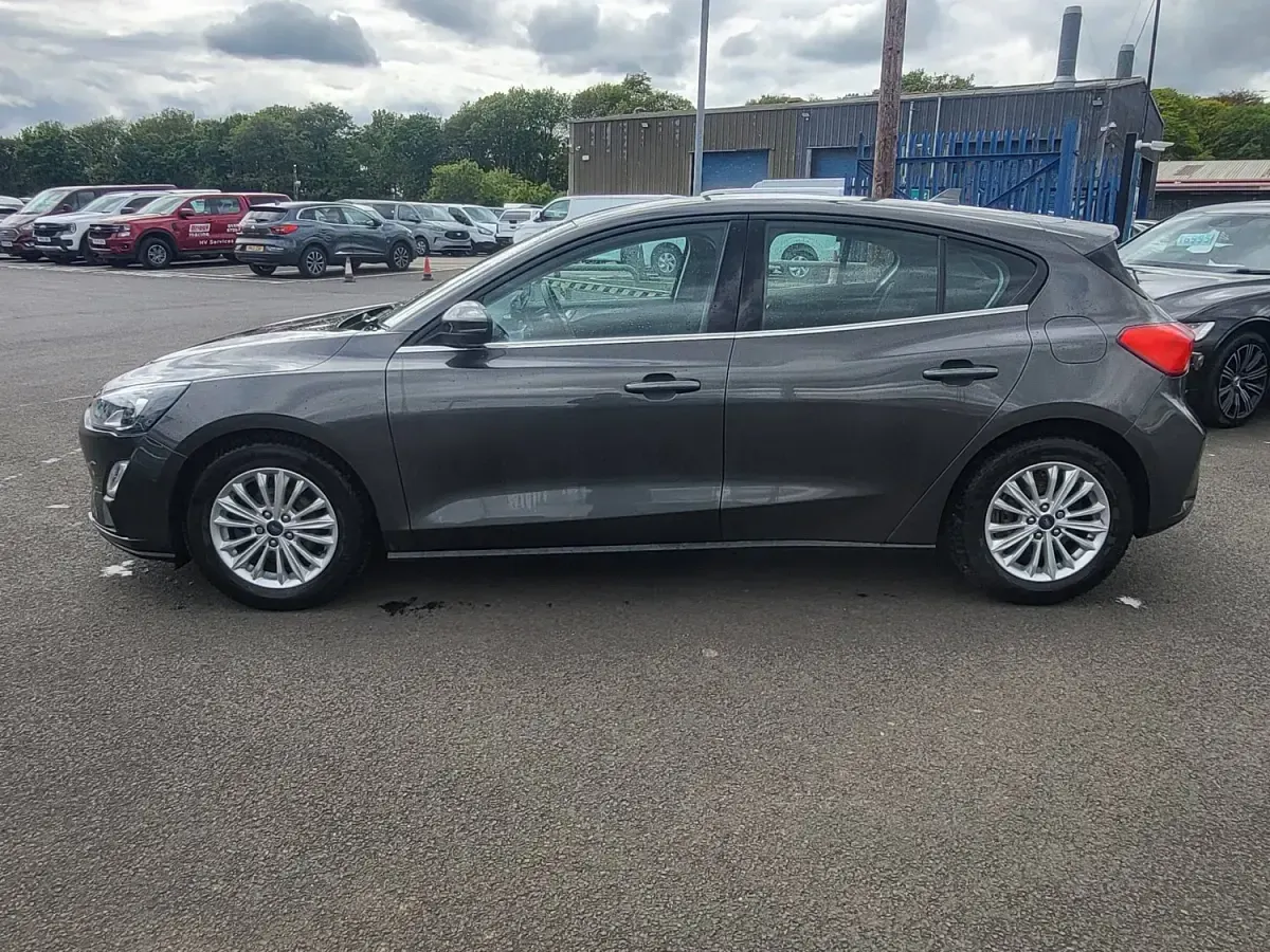 Używany Ford Focus Titanium 2021 Szary Hatchback