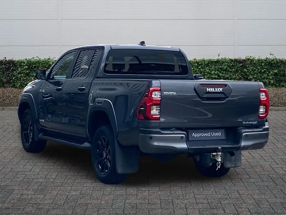 Used Toyota HiLux 204 HP (150 kW) 2025 Grey Pickup