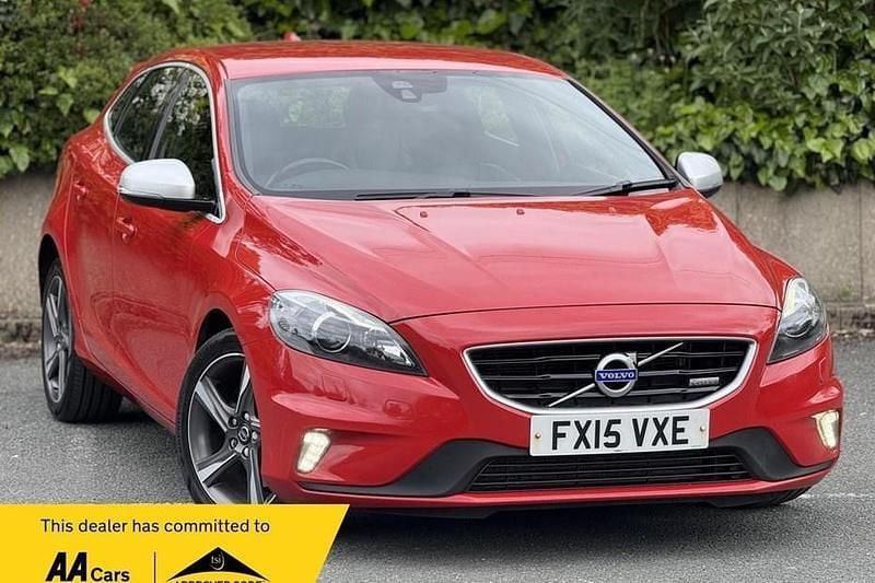 Red Used 2015 Volvo V40 R-Design Estate | £6,259 (Fair price) - Image 1/1
