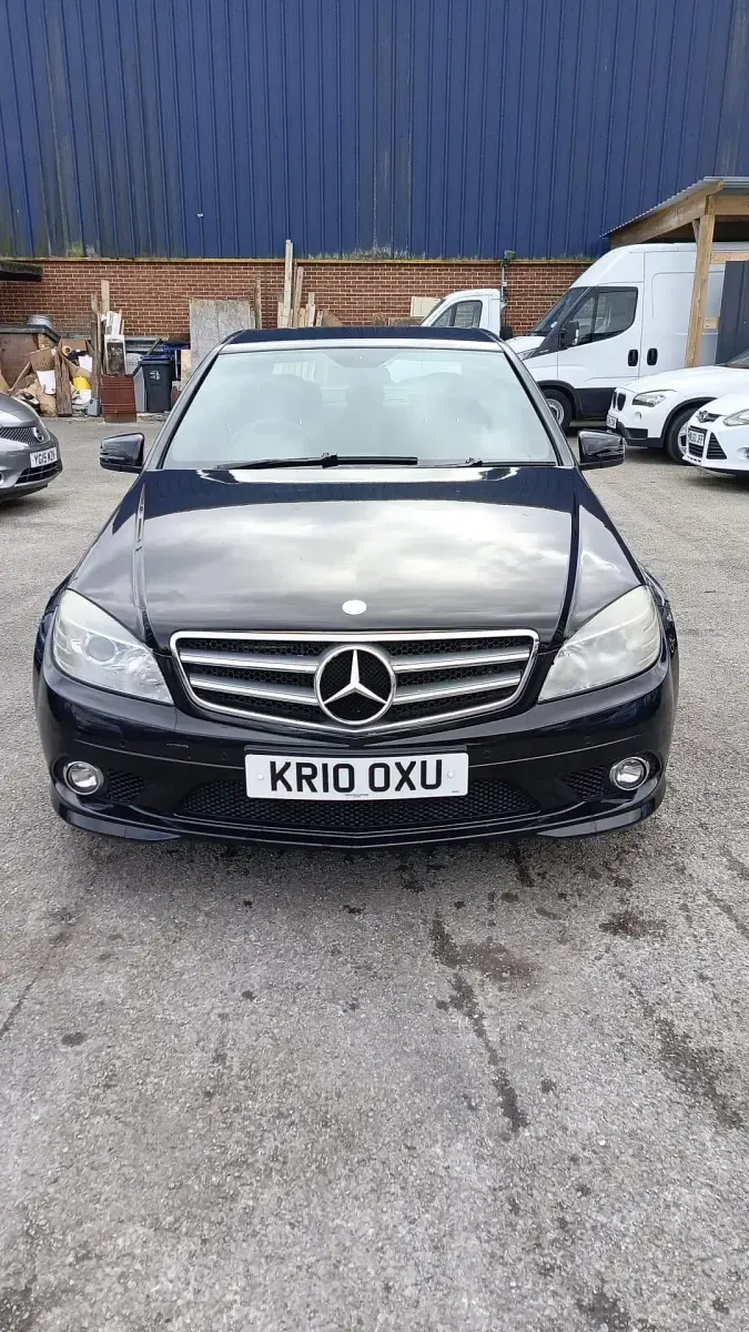 Käytetty Mercedes C180 2010 Musta Sedan