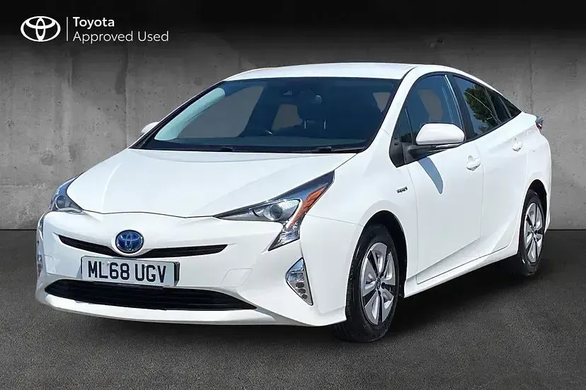 Used Toyota Prius Business Edition 120 HP (88 kW) 2018 Pure white Hatchback