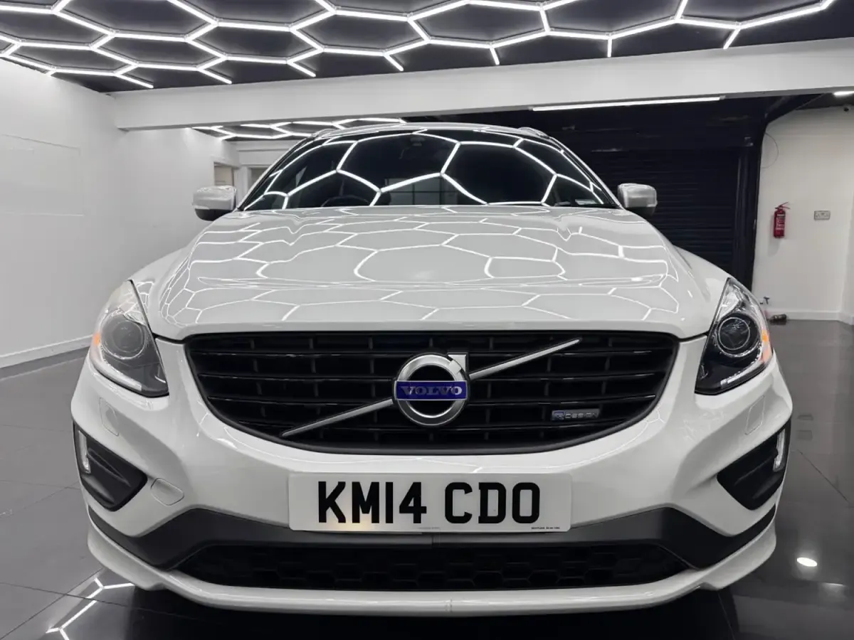 Second-hand Volvo XC60 R-Design 215 CP (158 kW) 2014 Alb SUV