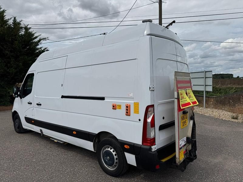 Used Vauxhall Movano 135 HP (99 kW) 2020 White MPV