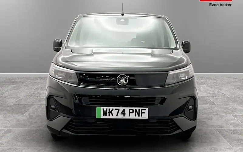 Second-hand Vauxhall Combo Design Edition 100 kW (136 CP) 2026 Monovolum