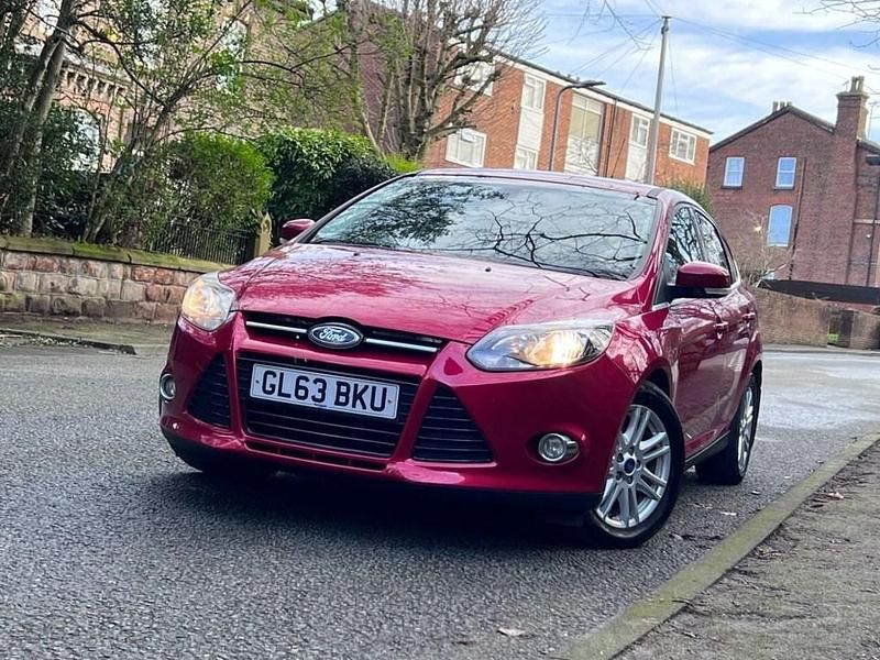 Begagnad Ford Focus Titanium 115 HK (84 kW) 2013 Röd Halvkombi