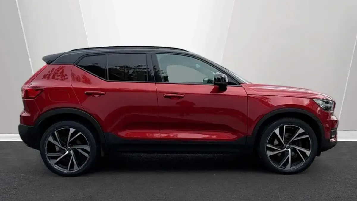 Used Volvo XC40 R-Design 188 HP (138 kW) 2018 Red SUV