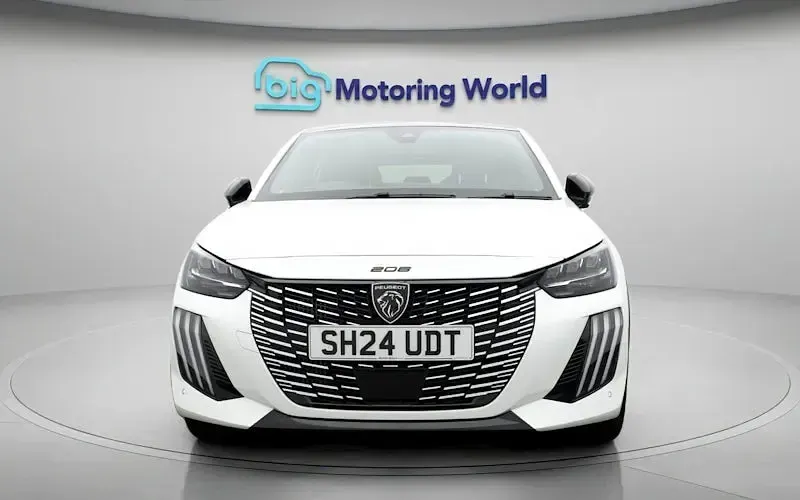 Used Peugeot 208 GT 102 HP (75 kW) 2024 White Hatchback