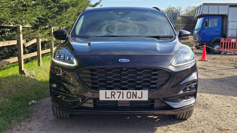 Second-hand Ford Kuga ST-Line X 225 CP (165 kW) 2021 Negru SUV