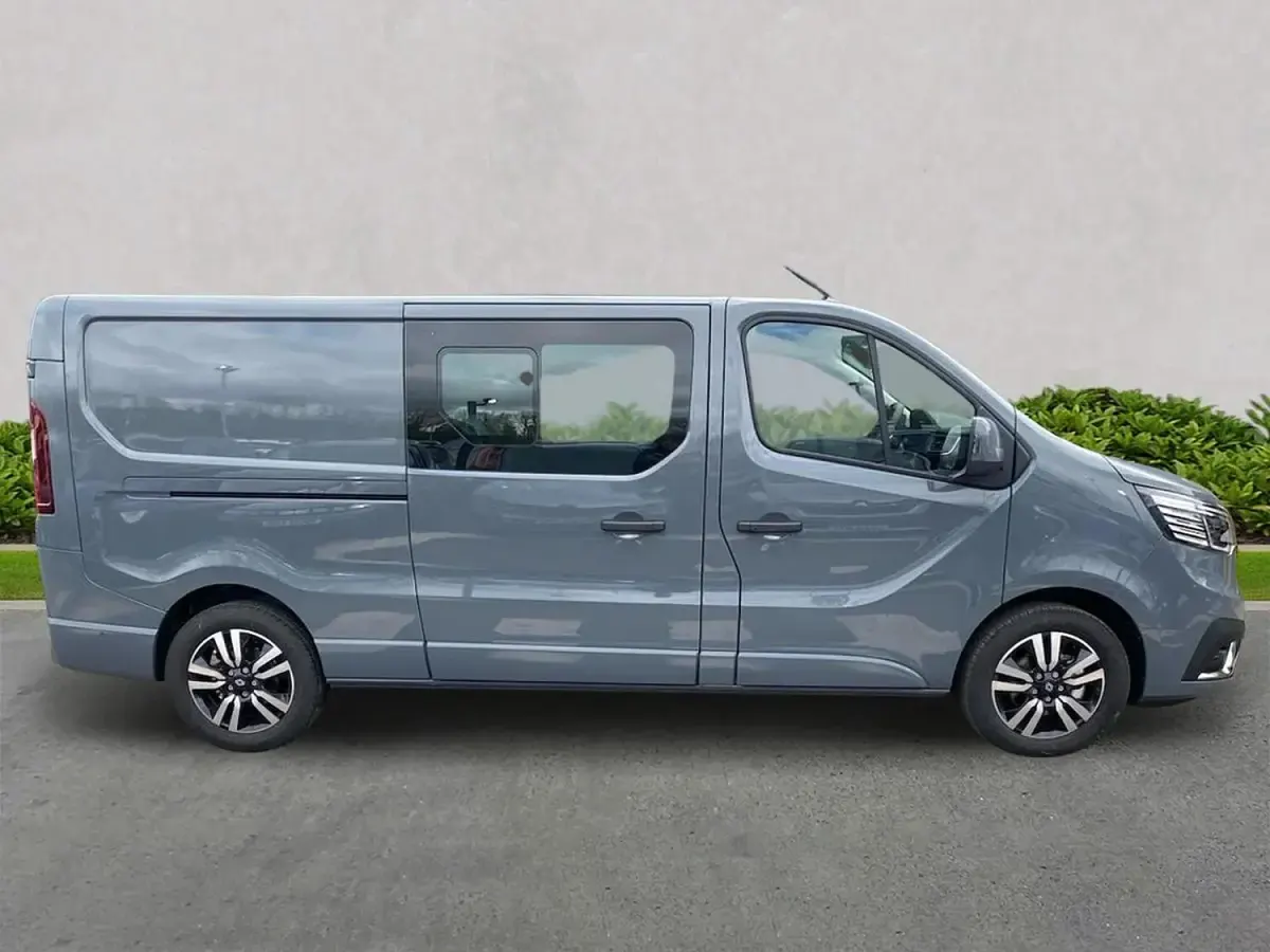 Używany Renault Trafic 170 KM (125 kW) 2026 Szary