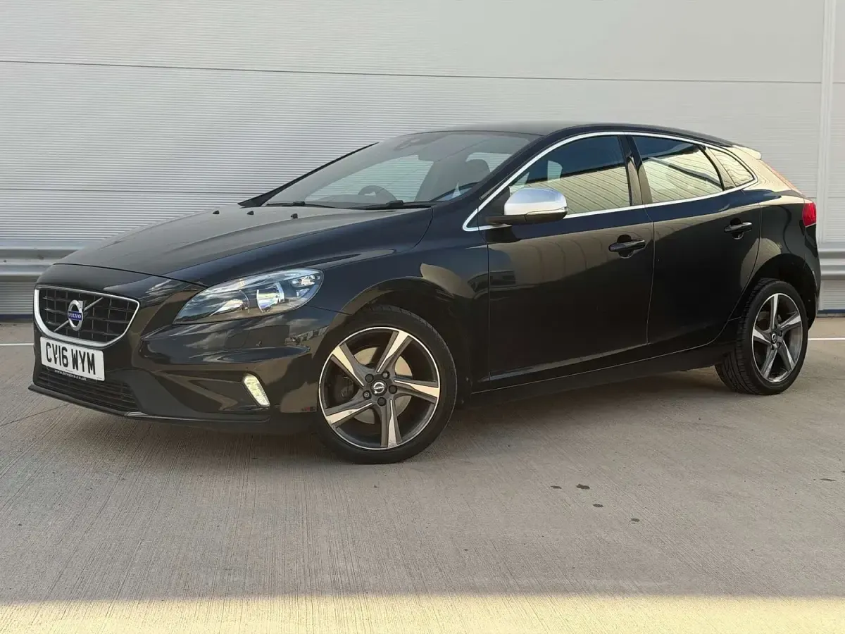Used Volvo V40 R-Design 122 HP (89 kW) 2016 Black Hatchback