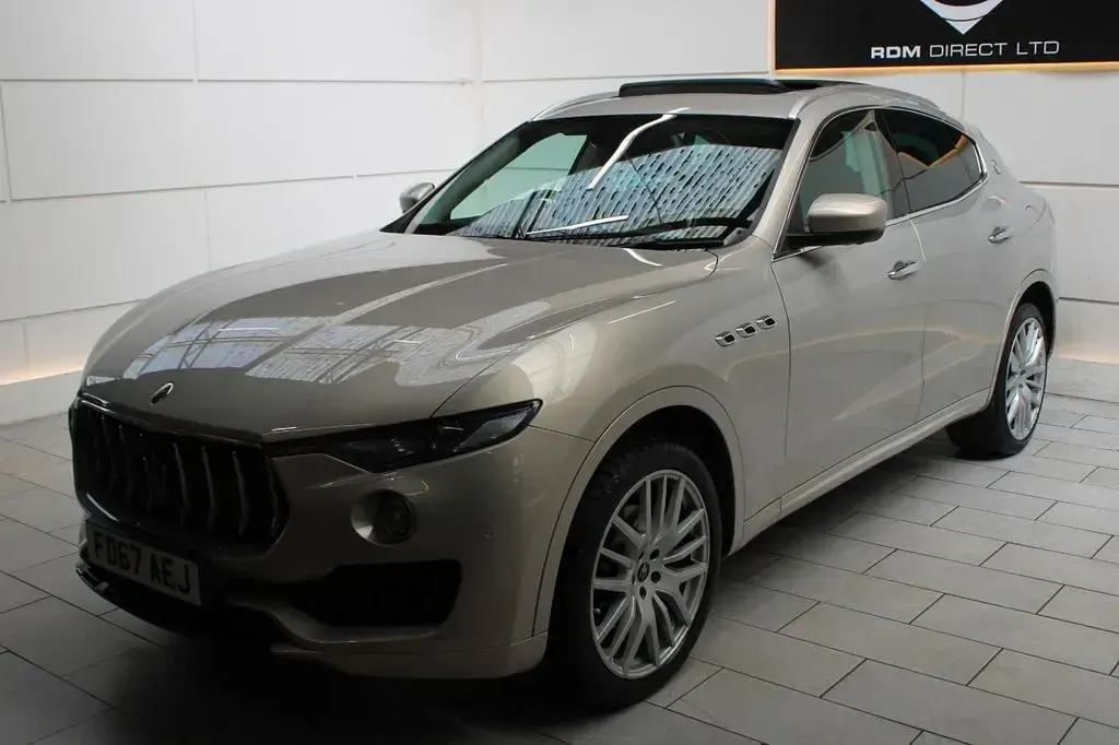 Used Maserati Levante GranLusso 275 HP (202 kW) 2017 Yellow SUV