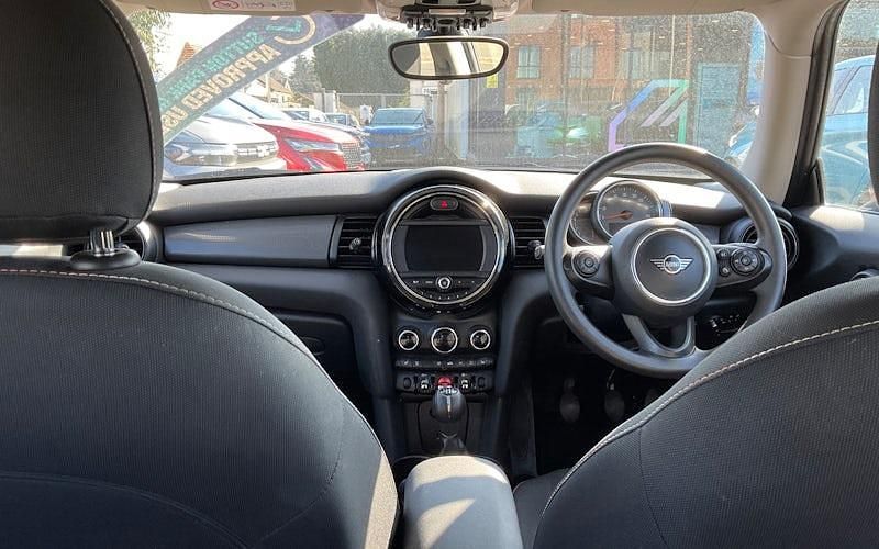 Begagnad Mini Cooper Classic 136 HK (100 kW) 2021 Halvkombi