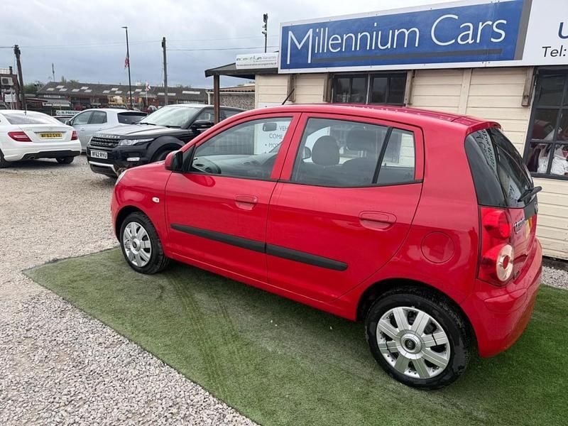 Used Kia Picanto 60 HP (44 kW) 2011 Red Hatchback